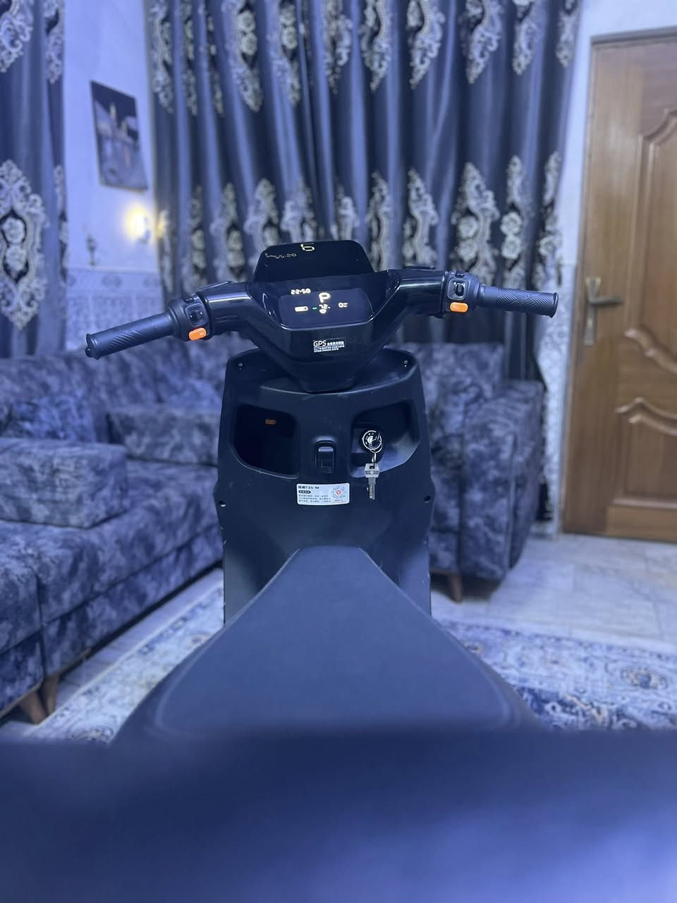 دراجه نوع ياديا  بيها مثبت سرعه و ميزه الرجوع إلى الخلف R الصندوق كهربائي وبيها ثلاث مودات للسياقه ( ايكو -سبورت-والعادي) تقطع مسافه 60k
دراجه مرتبه وبيها ضمان من الوكاله مالتها سنتين إذا عطل لا سامح الله بل بطاريات او الملف بيها تروح الوكاله همه   راح يسولكيا مجانا سعر الدراجه 925
رقمي *********** موجود واتساب وموجود عل خاص
