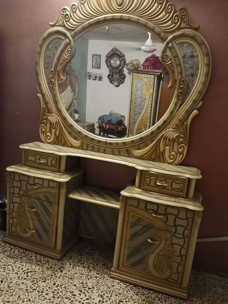 غرفه نوم كامله 7 قطع ميز مجرات مصورته 

‭0773 657 2985‬
