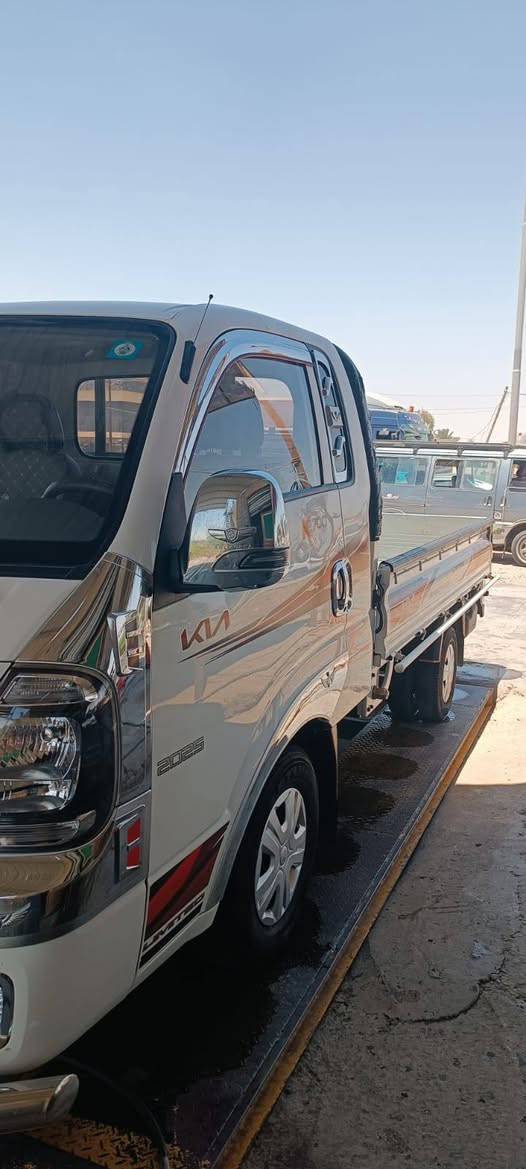 مكلف بنشر 🚗 للبيع – كيا حمل 25
- السيارة 2700

- السيارة حلوة ماشية ٧١ الف حقيقي 

- بيها بارد بسيط بجهة باب السايق، موضح بالصورة.

- رقم بغداد.

- السعر: 165 ورقة 

📞 للاستفسار: ***********
