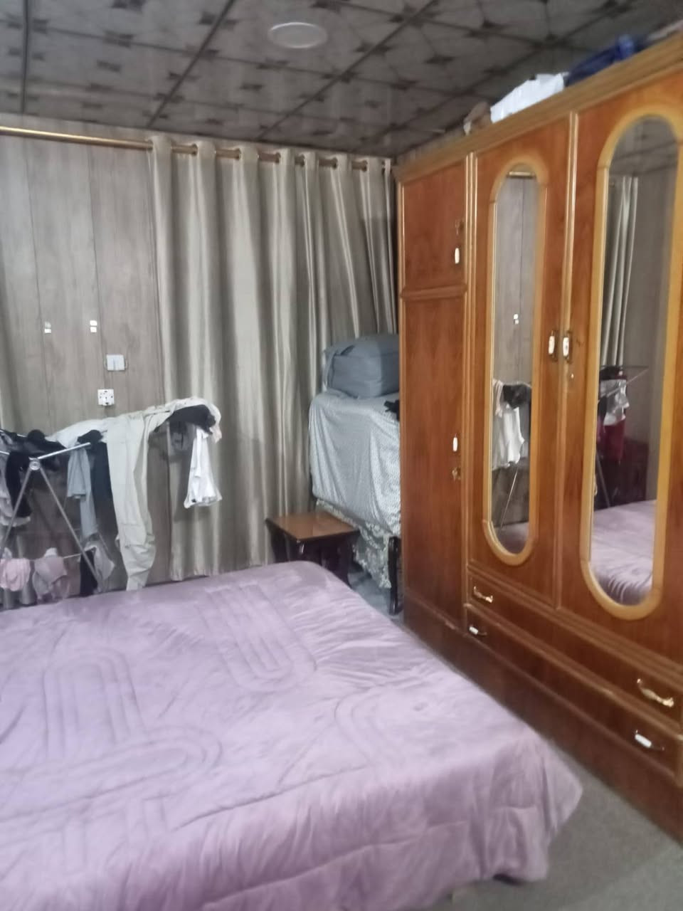 السلام عليكم مشتمل للبيع المساحه ١٣٨واقع حال بالسند ١٣٣ الواجه ٧ الا ربع نزال ٢٠ موقع مميز العنوان حي العامل محله ٨٠٧ زقاق ٦١ فرع دائره الكهرباء عل السريع  البيت عكاعده ينسكن بي يحتوي على كراج كبير  استقبال هول مطبخ غرفه نوم والطابق الثاني يحتوي على غرفه او مطبخ + هول وغرفه وصحيات بناء سندويج سعر المتر مليون او ٦٥٠ وقابل للتفاوض للاستفار الاتصال  عل الرقم ***********
