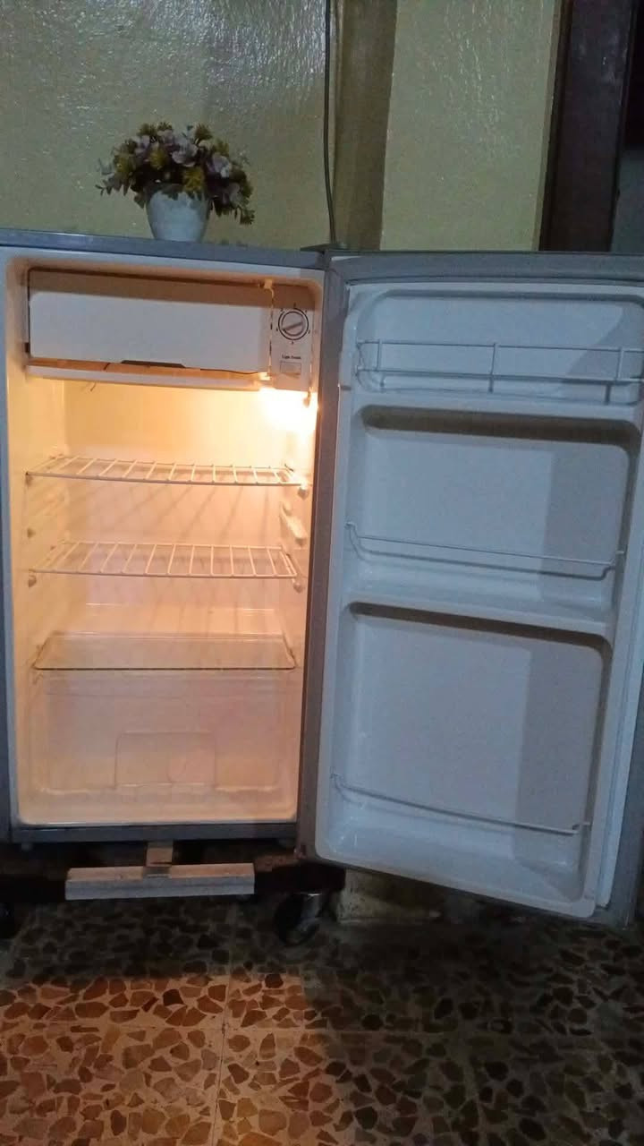ثلاجة حجم صغير شغالة تبريد وتجميد


**إذا كنت صاحب هذا الإعلان وتريد حذفه لأي سبب، رجاءا أرسل رسالة إلى الدعم الفني**