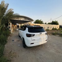جيب كومباس 2023 للبيع السياره تخبل لون اسود وقماره وتكم اسود بلاد السي...