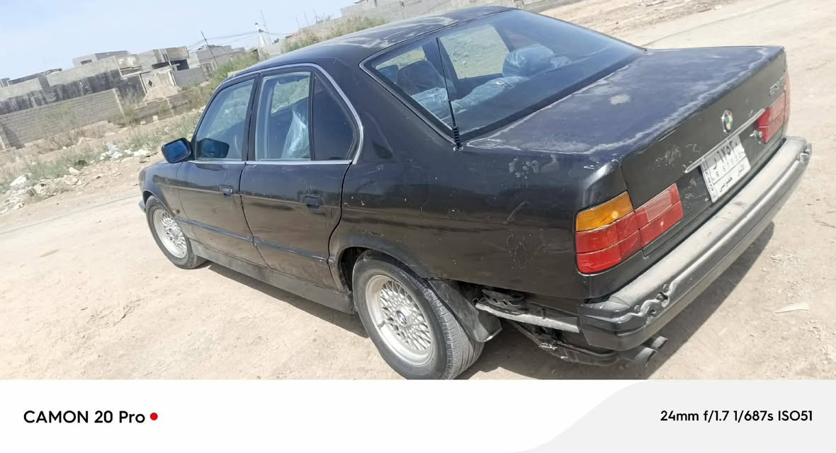 السلام عليكم بي ام 535 للبيع ومراوس موديل 92 السعر 42 وبيها مجال كان السياره الفلوجه 
***********
***********
