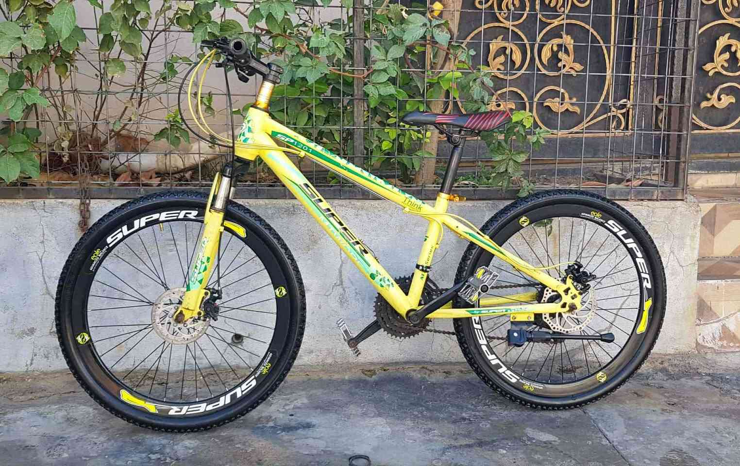 ئەم پاسکیلە بۆ فرۆشتن
قیاسی 24
زۆر تازەو جوان و بێ عەیبە 
ماشە دەبڵە   ئیستۆپ دیسکە  
10 گێڕە گێڕی مەزبوتە لۆک لۆکە 
سلێمانی بەکرەجۆ   گەیاندنم   نیە 
***********
***********
