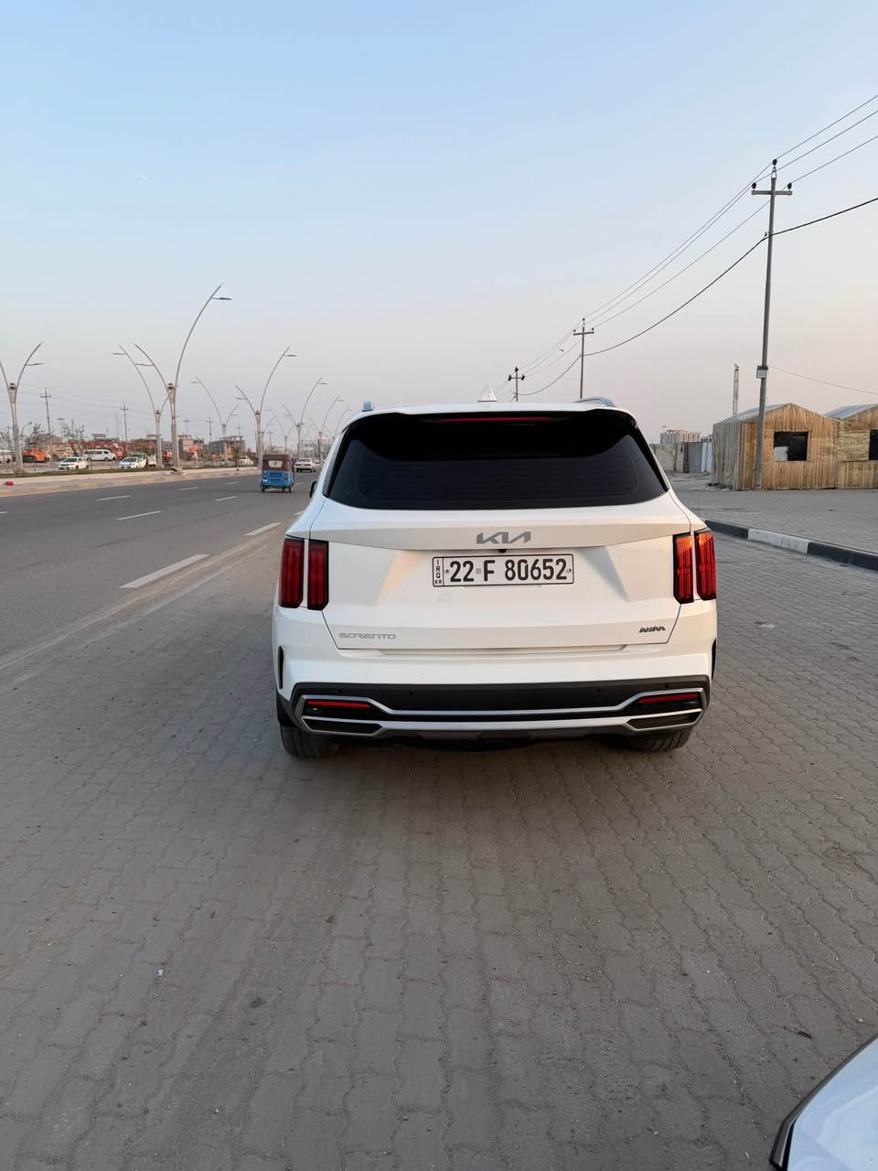 السلام عليكم 
كيا سورنتو 2023 
(6)سلندر V6 بانوراما 
كفاله عامه ما عدا رصعه بكد صبع بقبق الصندوق ما مبينه 
ماشية 53 الف كيلو 
موصفاتها معروفه ما حاجه اعددهن 
مكاني البصرة التميميه
رقم اربيل بأسم شركة شيروان مضمونه وكالة او تحويل
السعر (290)
رقم الهاتف 
*********** البصرة, العراق
