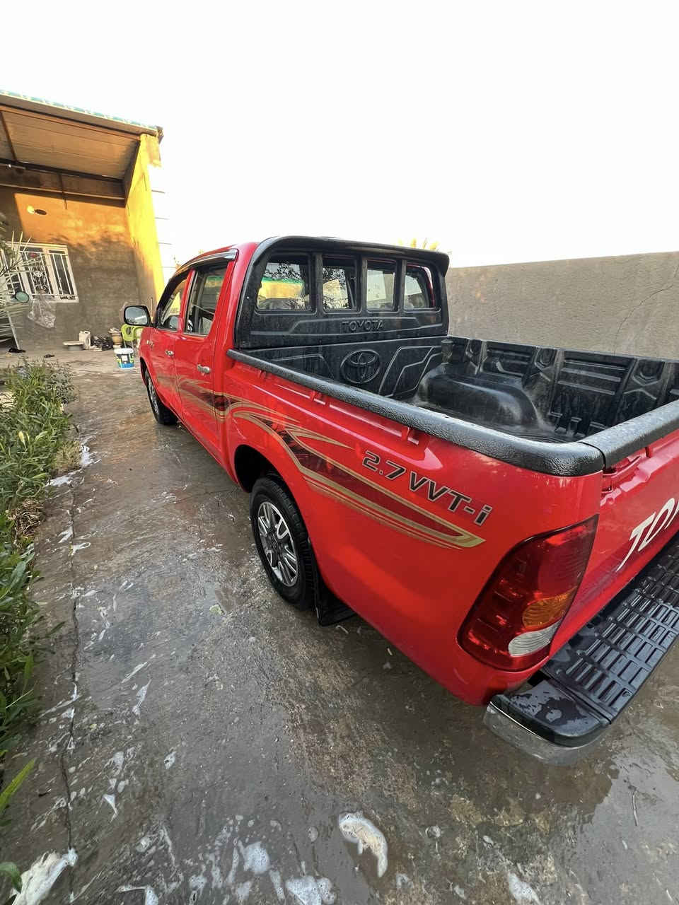 سلام عليكم فلاونزه موديل 2010مكفوله تخم تاير كير اومحرك مكفولات السونار موجود مع المنشور السعر 160ورقه مكان واسط الصويرة ***********/***********
