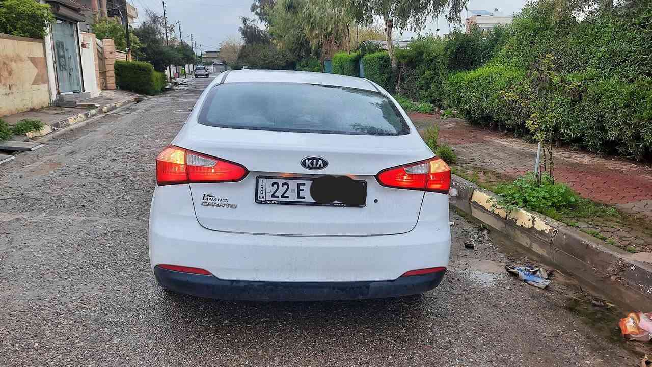 سلام عليكم ورحمة الله بركاته 
للبيع كيا سيراتو موديل 2014 سياره نظيف جدا مابيها اي صبغ ولامبدل اي قطعه ماشي 163 الف محرك والكير شرط بيها دفتر بنزين وسياره باسم شحص واحد تحويل مباشر 
رقم موبايل/ ***********
