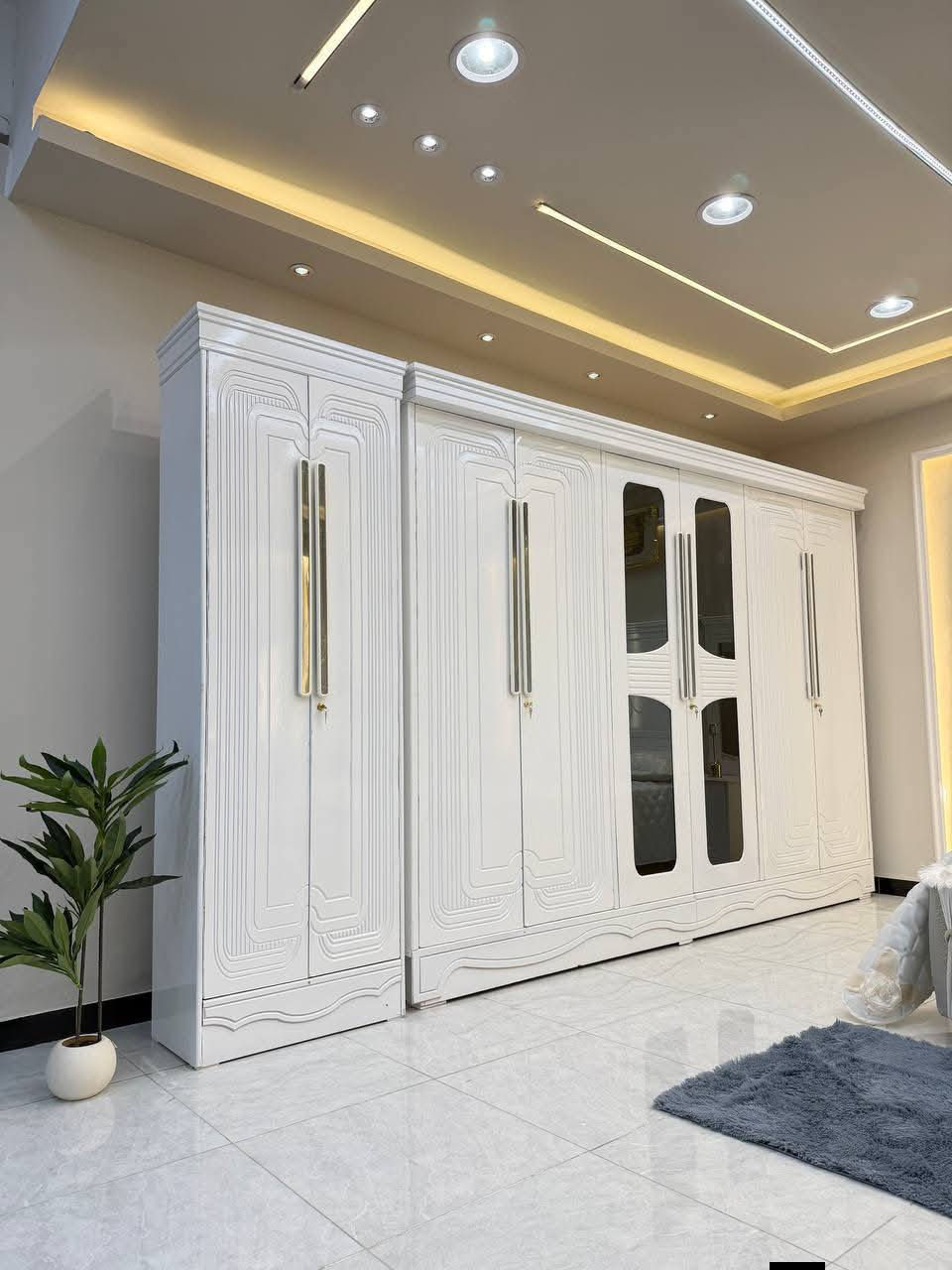 غرفة نوم نجارة عراقية وبتصميم تركي 
تتكون من 9 قطع 
صبغ حراري مرمري 
الخارج 4 ملم MDF
والداخل 3 ملم معاكس ابيض طبيعي 
النرمادة شريطية على طول الباب 
الكنتور نظام قفايص فتح وشد 
عرض الكنتور 3 و20 سم
ارتفاع الكنتور 2 و40 سم
السرير بلوك ٦ ارجل بلاويد
طول السرير 200 سم 
عرض السرير 160 سم 
الضهر براغي
✅سعر الغرفة مليون دينار عراقي 

 إضافات حسب الرغبة
✅دوشك طبي درجة اولى سعر / 150
✅شازلون سعر 50 الف 
✅️طابورية 30 الف 
#غرف


**إذا كنت صاحب هذا الإعلان وتريد حذفه لأي سبب، رجاءا أرسل رسالة إلى الدعم الفني**