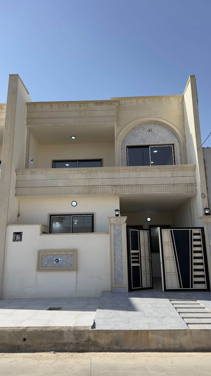 دار للبيع في حي السماح الاساتذه
مساحة ١٥٠ متر طابقين بناء حديث
واجهة ٧ ونص وعمق ٢٠

يحتوي الدار على مجموع ٥ غرف نوم وهول عدد ٢ واستقبال ومطبخ بارد وحار وصحيات خارجي وداخلي في الطابق الارضي والثاني
للاستفسار اكثر مراجعة مكتب صفوان السنجاري
***********
***********
