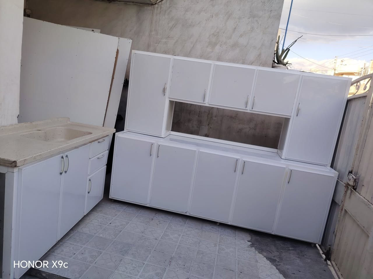 السلام عليكم كاونتر مترتين ونص  السعر ٣٢٥ الاتصال او المراسله ***********
