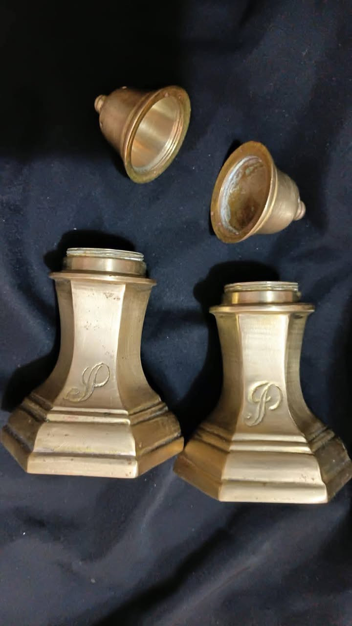 مجموعة فريدة
نحاسيات ماركة 
*
طافية سكائر 
ماركة A G F
صنع أمريكي
 الاربيعينات
قياس 14سم
وزن ثقيل جدا 
عدد1
*
ممالح
ماركة GALLD 
صنع فرنسي
صناعة الخمسينات
وزن ثقيل 
أرتفاع 11سم
عدد2 
*
صينية
قياس 40سم
وزن ثقيل 
*

لاابيع مفرد
للإستفسار مراسلة الصفحة


**إذا كنت صاحب هذا الإعلان وتريد حذفه لأي سبب، رجاءا أرسل رسالة إلى الدعم الفني**