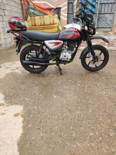 سلام عليكم شباب دراجه بوكسر موديل /22/ رقم نكليزي ميسان 
بسمي دراجه مال جناي يعني مامتعبهه مكاني ميسان سعر /1900/ هاذ رقمي /***********/
