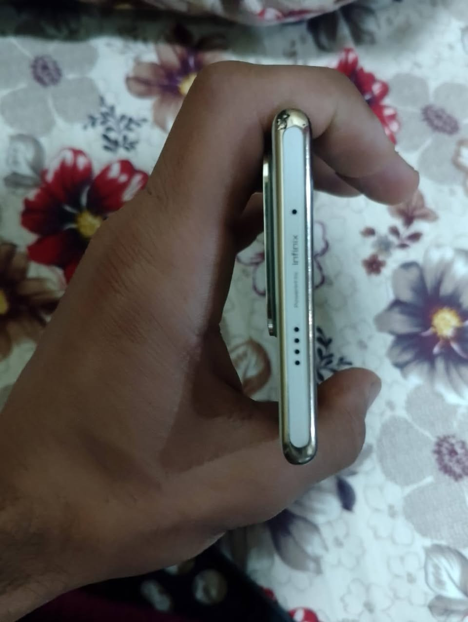 السلام عليكم 
انفنكس زيرو 30 ذاكرة 256 رام 16 كامرة الخلفيه 108 الاماميه 50 المعالج هيلويجي 99 بوبجي 60 فريم فول سلاسه شاشه مسطحه بطاريه 5000 صوت ستريو  بصمه بالشاشه بس بي فطر بالكلاس ميأثر كلشي جهاز انطيك شرط ضمان 3 ايام اي شي غير المذكور بالمنشور يرجع عليه واني الممنون جهاز شرط مامفتوح ولا واصل مصلح السعر 160 وبي مجال للشراي وقابل للمراوسه ايفون فقط وانطي فرق *********** واتساب
