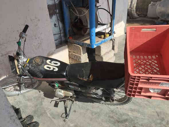 نامه 4گير موديل17
ماطور كله شرط
الماطور شرط  محرك نضيف
لايت امامي عل داينمو
دبلات وره شغالات الجدام شغاله
محرك مفتوح
بريك خلفي فول 
السعر 150
المكان الشرقاط قرية شكراً يم معمل ازفت فرع الصلال
الاستفسار رقم ***********
