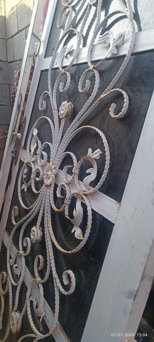 سلام عليكم
باب ترك او منور اومطبخ او لاي شي للبيع
تصميم خاص ومصارلها 3شهور من تصمم
للتواصل ع رقم***********
