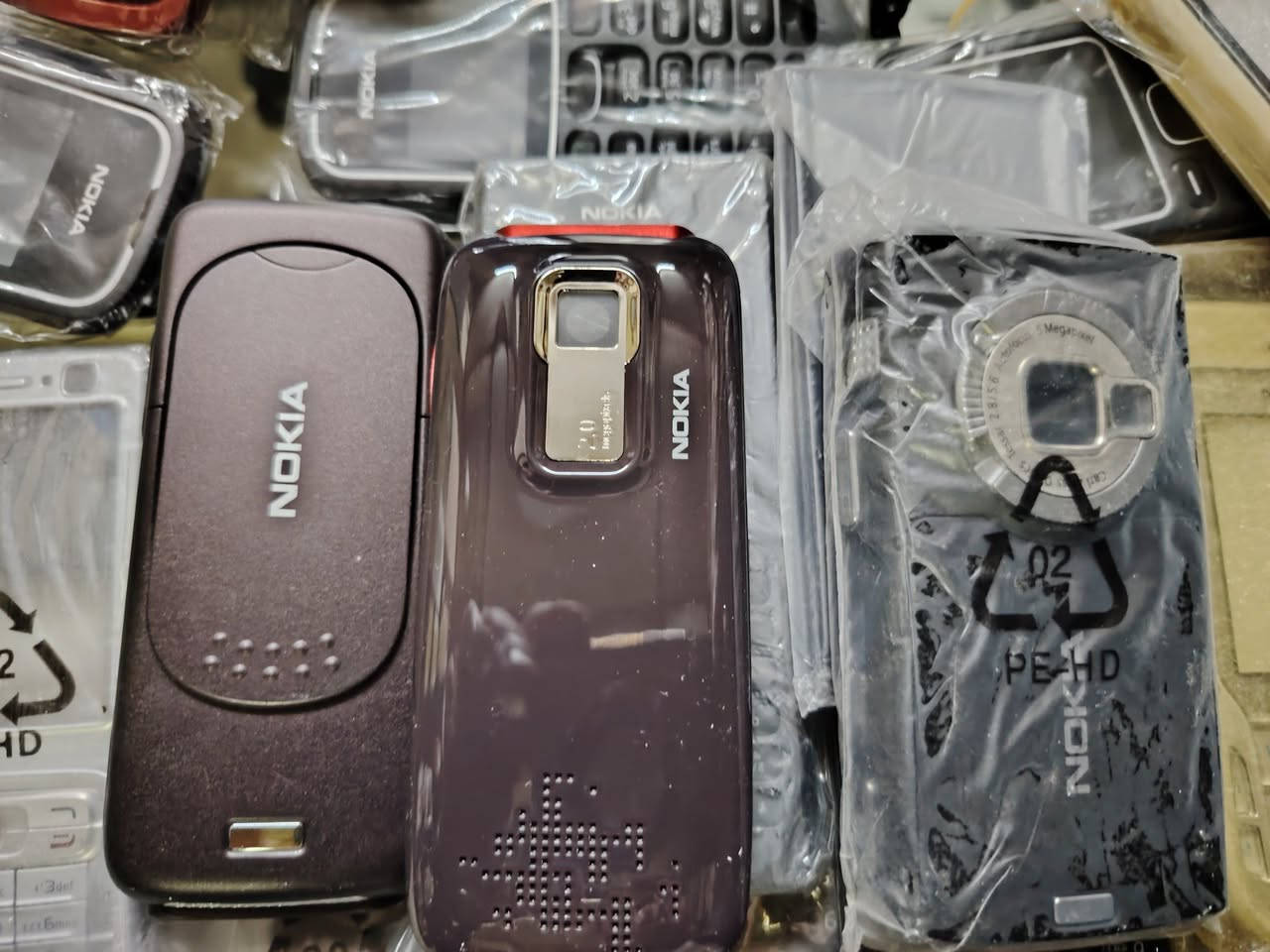 السلام عليكم يوجد كفرات موبايلات نوكيا وقسم منهم  مع شاصي مثل نوكيانوكياxpress 5130 ونوكياn73 ونوكياn95  وبطاريات متنوعة للبيع جملة ومفرد علما انا الكمية محدودة ومتوفر توصيل لكافة محافظات العراق...


**إذا كنت صاحب هذا الإعلان وتريد حذفه لأي سبب، رجاءا أرسل رسالة إلى الدعم الفني**
