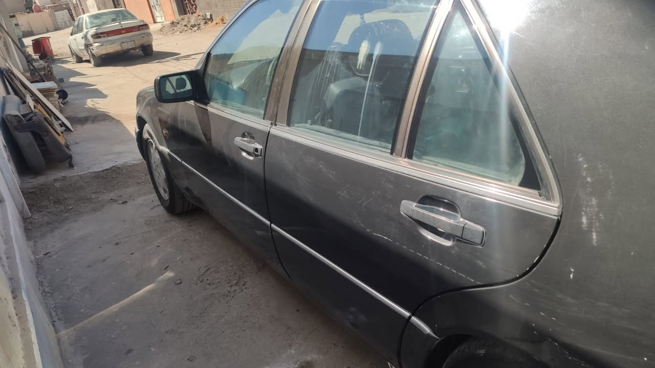 السلام عليكم
مرسيدس شبح ١٩٩٢
مكينه تابوت ٦ سلندر
سياره بلاديه بيها جراد
تبريد شغال، كهربائيات شغاله
تخم تاير، حداديه
بإسمي
بيع فقط 55 وبيها مجال بسيط
مكان بابل سدة الهنديه
مكلف بالنشر اتصلوا ع الرقم
***********
