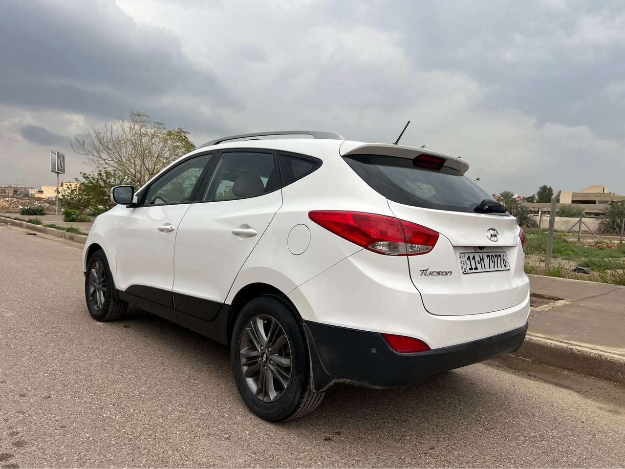 السلام عليكم 
للبيع او مراوس حسب القناعه 
(هونداي توسان )
موديل 2016 رقم بغداد
وارد خليجي محرك 2000. دوش
ماشيه 120 
بيها صبغ خشم البنيد اثر طخه جدا بسيطه 
وبيها الهلال الخلفي كد شبر 
وباقي السياره جاهزه من كل النواحي اي نقص مبيها 
السعر 147 وبي مجال مكان السياره بغداد المحموديه 
للاستفسار ع.  *********** بغداد, العراق
