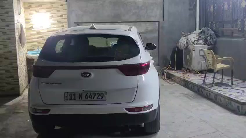 السلام عليكم 
السعر 150$وبي مجال
سبورتج موديل 2019
 وارد أمريكي 
السياره بهه صبغ بابين كما موضح بالسونار
 السياره بدلها ماكينه جديده وانفتح البنيد لسبب تبديل الماكينه السياره كلش جديده مثل ما وضح بالفيديو والسونار مرفق مع الفيديو ومشيها اقل المياه رقم بغداد دولي 
كير ومحرك وتبريد كله كفاله السعر 150 وبيها مجال مكاني بغداد ابو غريب واي استفسار اتصال على الارقام
***********
***********
