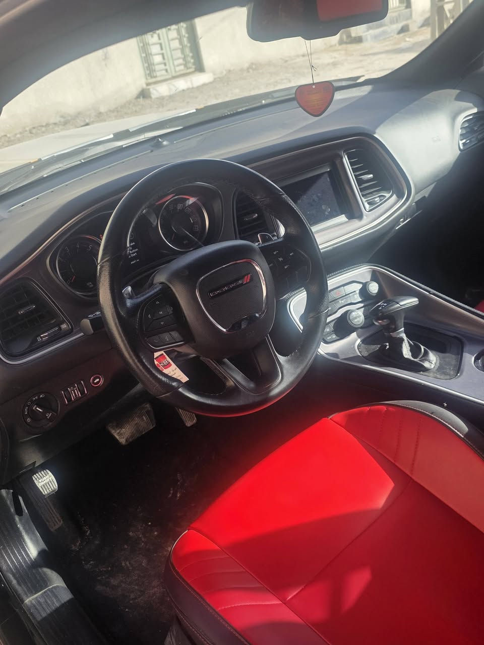 السلام عليكم جالنجر ٢٢ جي تي سياره جديده حيل 
اجت من امريكا حادث جاملغ وبنيد 
وبل فحص هنا طلع بيها كلير ٣ قطع كلير امريكا 
رقم اربيل ب اسمي بيع او مراوس بشي أحدث 
السعر ١٦٥ وبيها مجال 
حاليا بل بصره مكانها 
***********
