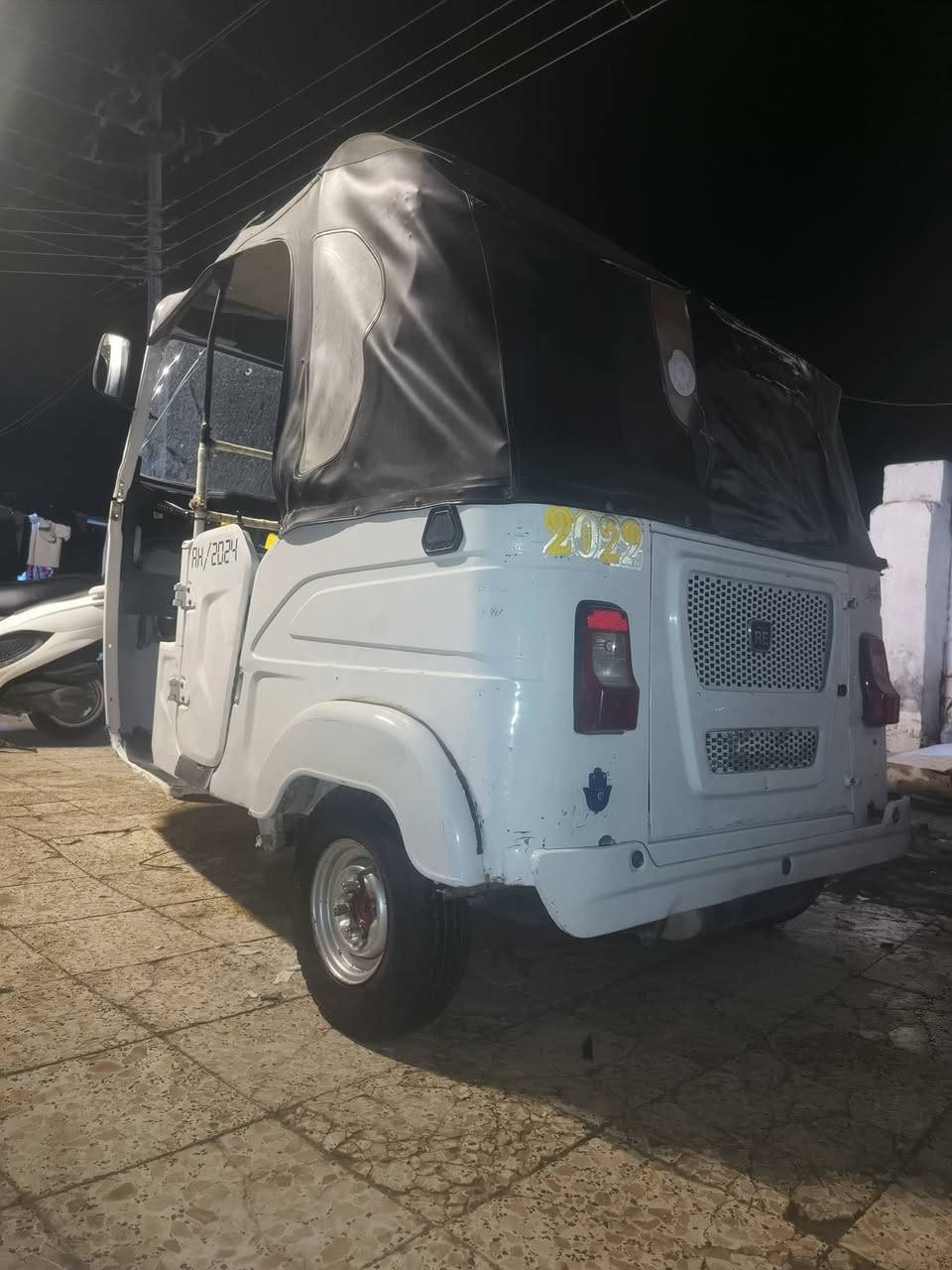 سلام عليكم تكتك البيع 22شهر 6تكتك كفاله عامه بس تعمير خياس وكيله شاكر ابو المجر تخم جبلي عوزه بس جادر سعر عل نتصال ‏‪***********‬‏
