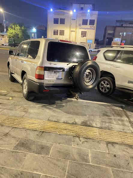 السلام عليكم الأندكروز مديل 98 قطريه فول مواصفات واحد على واحد رقم مميز  كفاله من الضربه بيهه ثلاث قطع صبغ اثر جراد مكينه وكير وأكسل مكفولات سياره var ثمانيه سلندر كير عادي كشنات جلد تبريد منضومه جديده ***********
