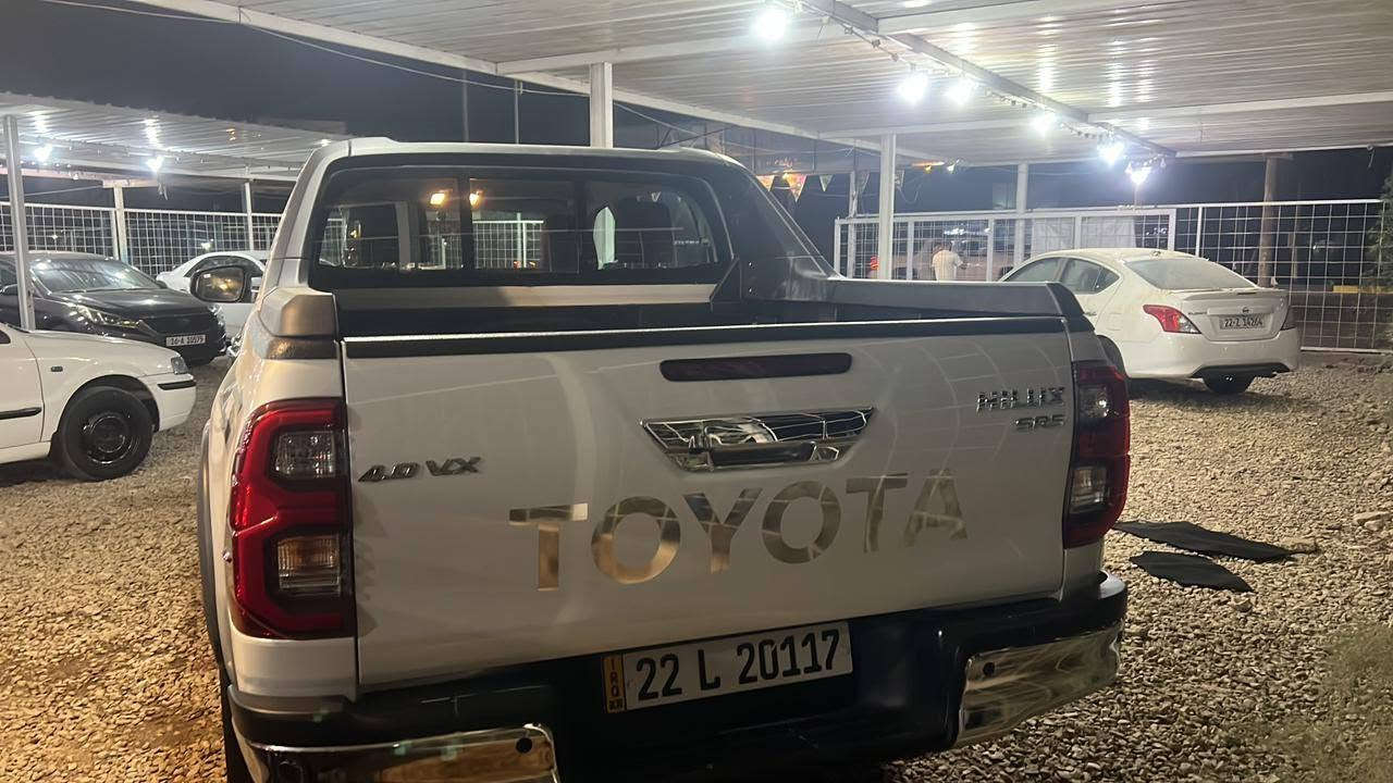 هايلوكس فور ويل TRD فVX 
موديل 2025 كويتي فول مواصفات كفالة عامة من كل النواحي كفالة عامة 
عدد المشي 20 الف بعدها اخت الزيرو 
رقمها اربيل وكالة تحويل 
مكانها الديوانية الشامية 
سعرها 375 مجال قليل 
 رقم الهاتف *********** 
ملاحظة . السيارة اخذناها زيرو وعلى ادينا دهن ارقى الدهن بانزين محسن بين وبين

