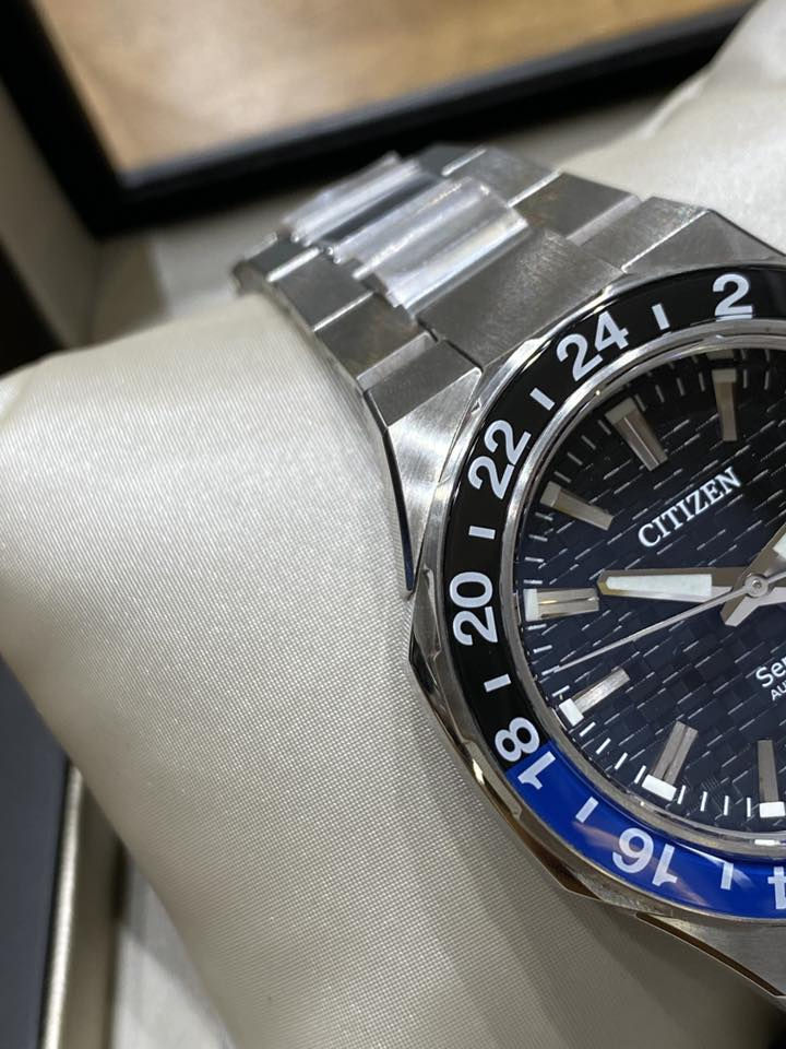 CITIZEN

Series8 GMT Automatic

متوفر وكالة كامل المرفقات 

ضمان سنة 

قطر 42

توقيت GMT

اوتوماتيك 

ماكنة كشف 

زجاج مقاوم للخدوش 

مقاوم للماء 100 متر 

طوق دوار 

توجد خدمة توصيل 

***********

