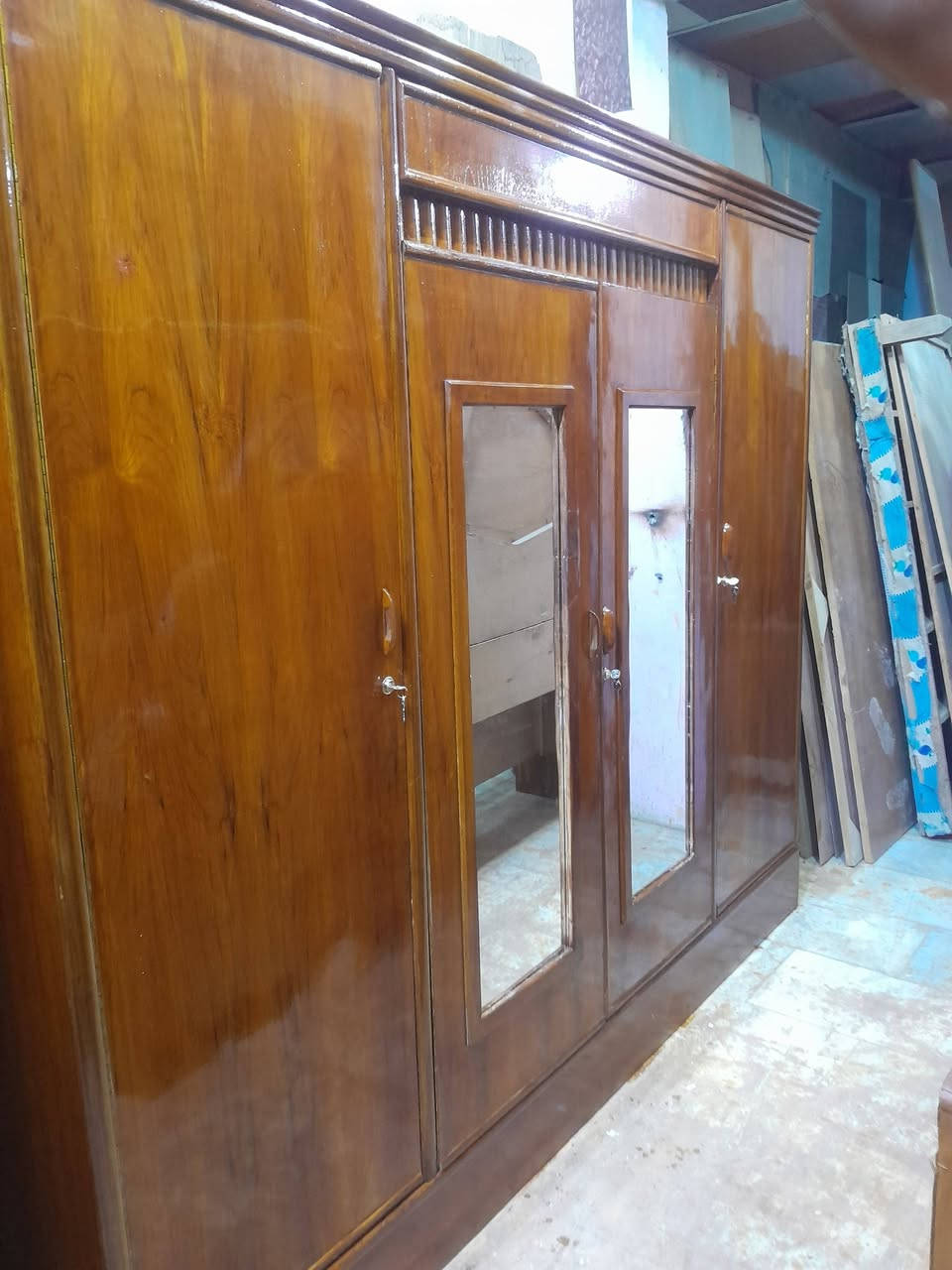 كنتور ابو الربعه نجاره البيع السعر متين وربعين الف وبيه مجال الحله ابو غرق حي حسين وتساب او تصال ***********مصطفى النجار
