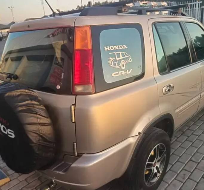 السلام عليكم سيارة هوندا موديل 2001 رقم بغداد راعيها بغداد مكان السيارة البصرة البدي غير مكفول حداديه يرادلها ابيع كوم حديد اتكفل تحويل والاصوليات السعر 45
***********
