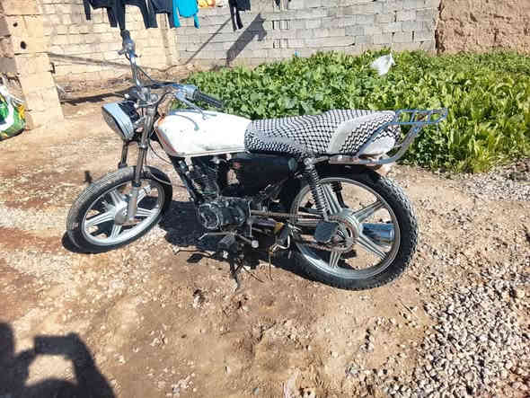 دراجه للبيع بيها صرف شويه لايت شغال كامله اركب وطلع خاص موجود او تصل ***********
