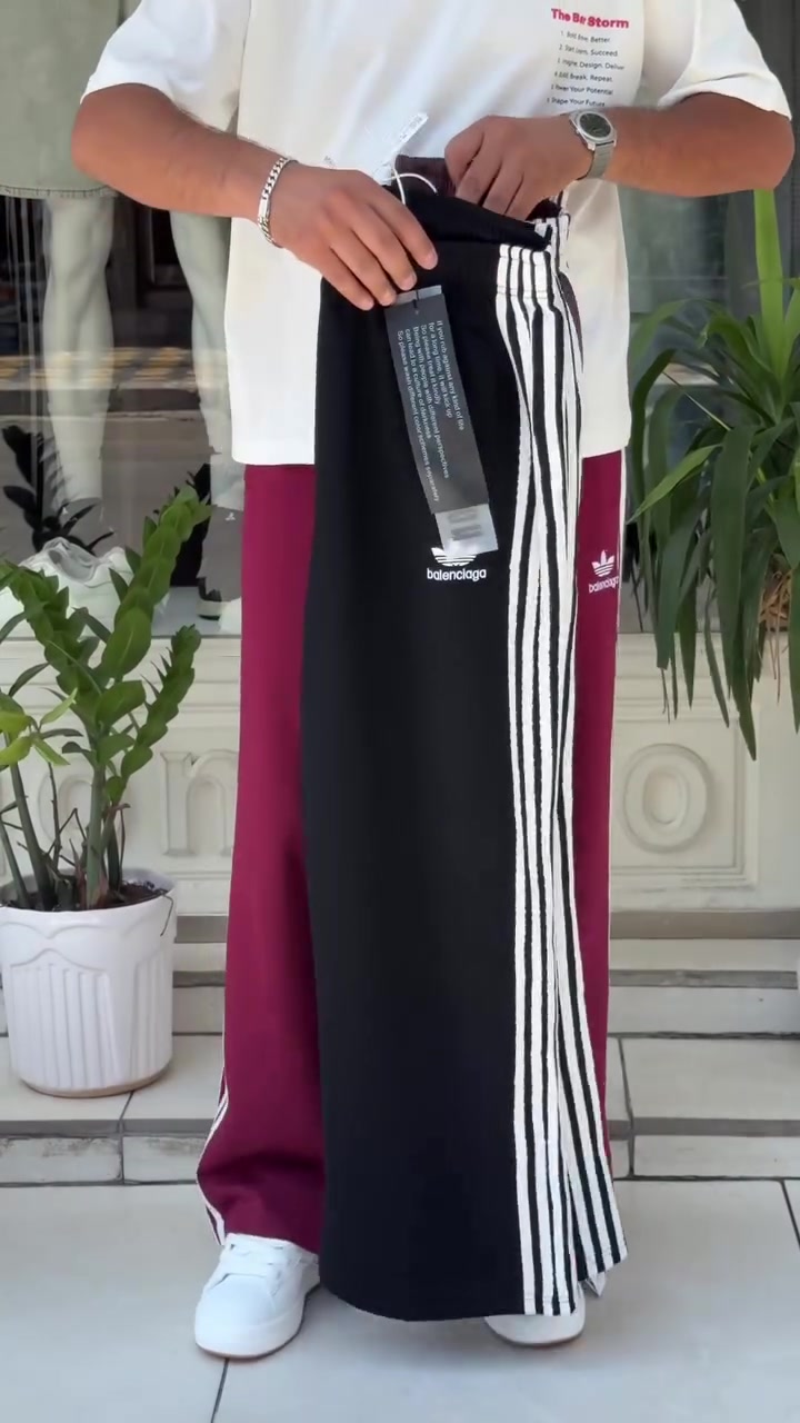 ⁨	بجامة اديداس سوبر باگي طول 105 حجل 26 سم 
القياسات من XS الى L 
القياس الي لابسه M وزني 74
السعر 25

ازياء فيكو | بغداد ، الحرية الاولى شارع باتا⁩


**إذا كنت صاحب هذا الإعلان وتريد حذفه لأي سبب، رجاءا أرسل رسالة إلى الدعم الفني**