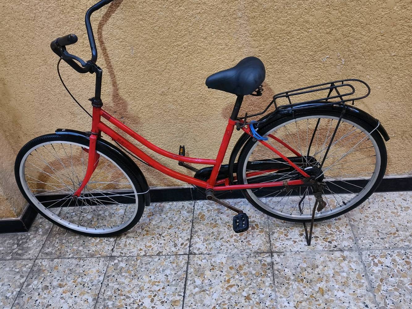 السلام عليكم اخوان بايسكل للبيع سياحي حجم 26 مصبوغ فوك الصبغ مالته البايسكل التايرات جدد الرنكات جدد المداكر جدد الصينيه جديده الكشن جديد البريك شغال القفل شغال كامل امكمل سعره50الف بي مجال 
مكاني بصره صبخة العرب 
رقم ***********