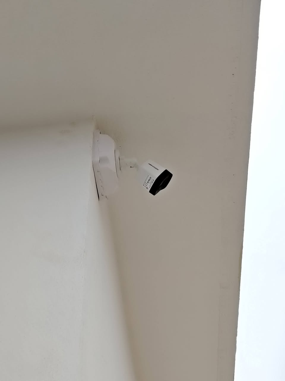 تم بحمد الله تنصيب منظومة كاميرات مراقبه لشركة هيكفجن 
حسب طلب صاحب البيت .

مكان العمل : موصل - جانب الايمن

سستم 4 كاميرات مراقبه هيكفجن بدقة 2ميكا تصوير صوره وصوت ليلي نهاري ملون + سبلتر لتقسيم الصورة  لأكثر من مكان 
------------------------------------------------
مستعدين لتنصيب جميع كاميرات المراقبة 
كافة المواقع( منازل _ محلات _ شركات )  
للاستفسار يرجى مراسلة الصفحة
أو الاتصال على الرقم التالي :
***********
***********

العمل داخل الموصل فقط 

🔔 خدمات كاميرات المراقبة – موصل

✔ سفير Hikvision – Hik-Partner Pro
✔ تركيب وبرمجة احترافية
✔ مشاهدة عن بُعد + دعم فني
✔ DVR / NVR / IP / PoE
