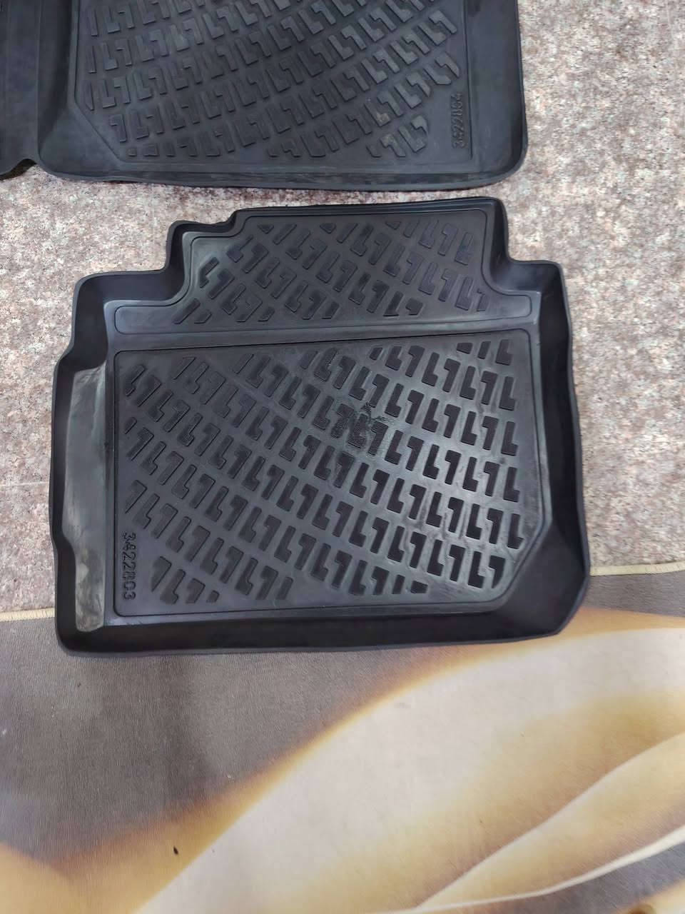 ارضيات روزلاين و فرشه صندوق خلفي لكيا سيراتو موديل ٢٤ و ٢٥
*********** _ ***********
