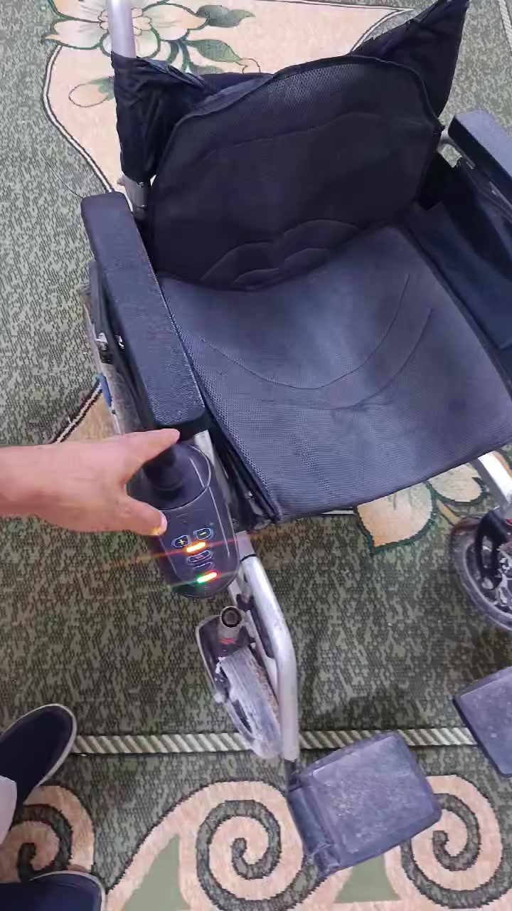 عربانه شحن للبيع شغاله  شحنها ممتاز بطاريتها ممتازه 
السعر 350 
***********
