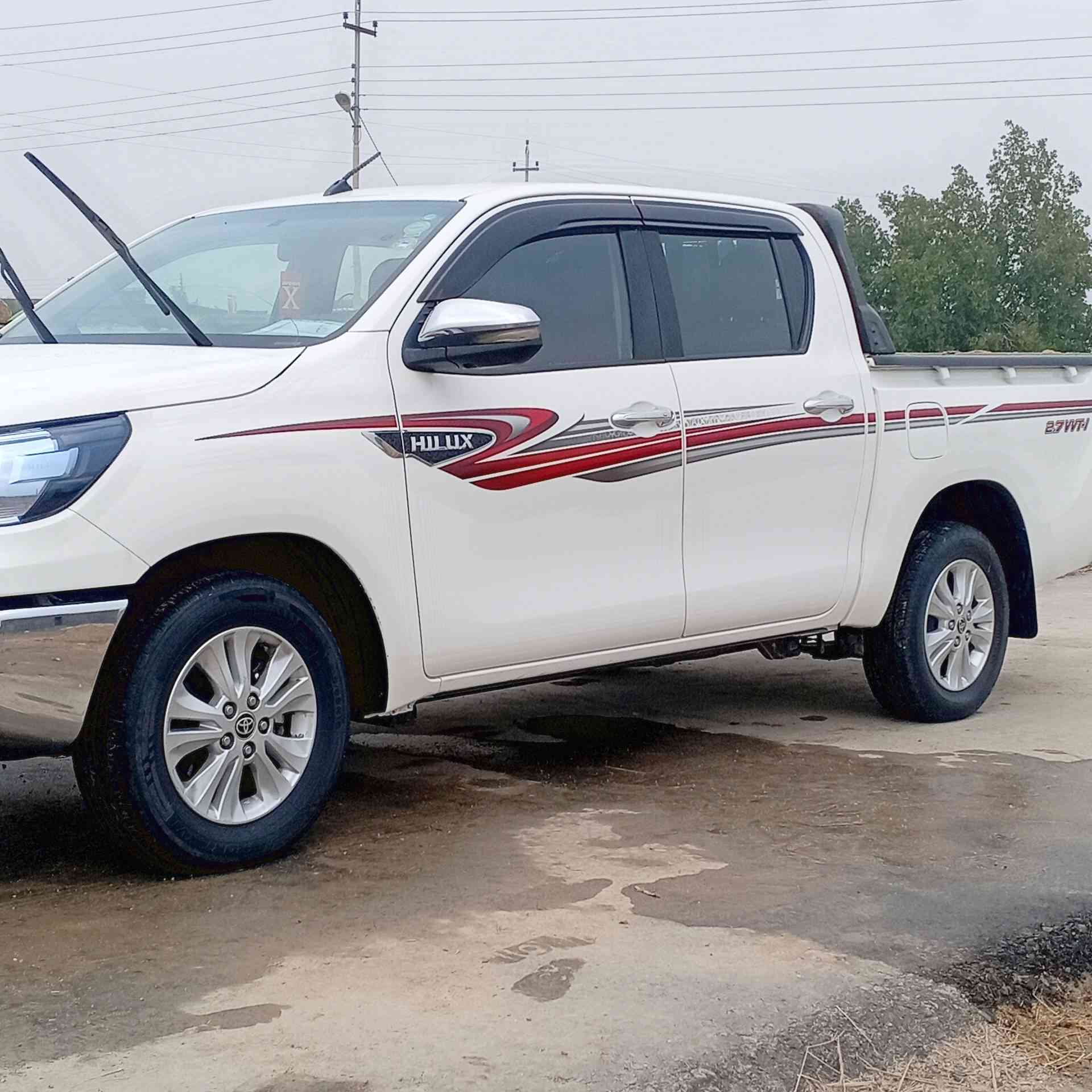 السلام عليكم بيكم هيلوكس للبيع مكفول كفالة عامه ماشيه  111
رقم اربيل رقمي***********
***********
