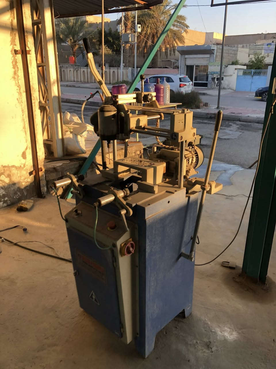 لذوي الاختصاص الراغبين بشراء معمل متكامل ( pvc ومطابخ والمنيوم ومحجرات وابواب وشبابيك )
 موقع المعمل حي فلسطين النادي الرياضي معمل المرحوم الاستاذ احمد خليل 
للاستفسار ***********
