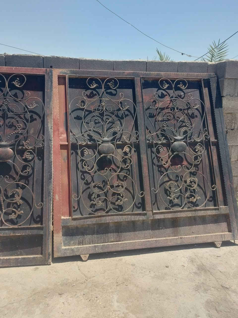 السلام عليكم باب سلايت البيع مستعمل سعر ٢٥٠ وبي مجال ***********
