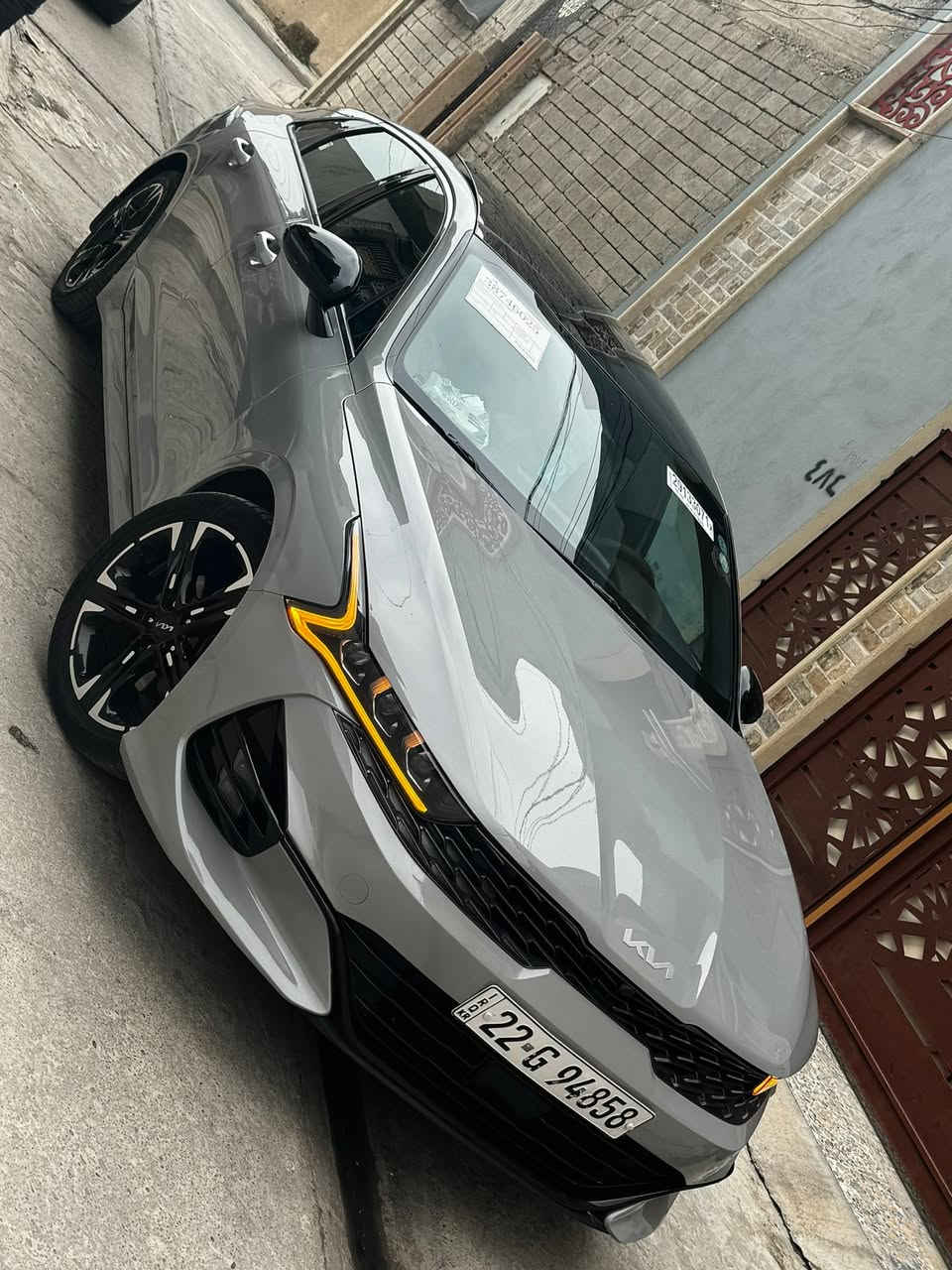 السلام وعليكم
للبيع 

KlA (K5) GT LiNE  2022 

لون سمنتي المميز فول 1/1 داخل احمر 

المواصفات : 

فتحة سقف بانوراما .

بصمة تشغيل وتشغيل عن بعد ۔

داخل احمر جلد مع ختومات ال GT 

محرك 1600 توربو ✈️ 

بريك بصمة 

مثبت سرعة 

رادار امامي ومانع تصادم 

رادار خلفي وتوقف ذاتي 

رادار جانبي 

نقطة عمياء 

مقعد السائق كهرباء 

اشاير بل مري 

شاشة كبيرة لمس 

نضام ABS 

كامرة خلفية دوارة 

حساس اطارات 

تحكم استيرن 

صندوق كهربايي 

شاشة اعطال 

5وضعيات قيادة 

شحن لاسلكي 

مصابيح LED 

كشاف ضباب 

وباقي المواصفات معروفة 

السيارة بحالة الوكاله بدون ايربك السيارة 

الحادث ربع جاملغ امامي جهة السايق مع تعديل PDR جامغ الخلفي صور الحادث بلمنشور 

العنوان موصل 

***********

***********
