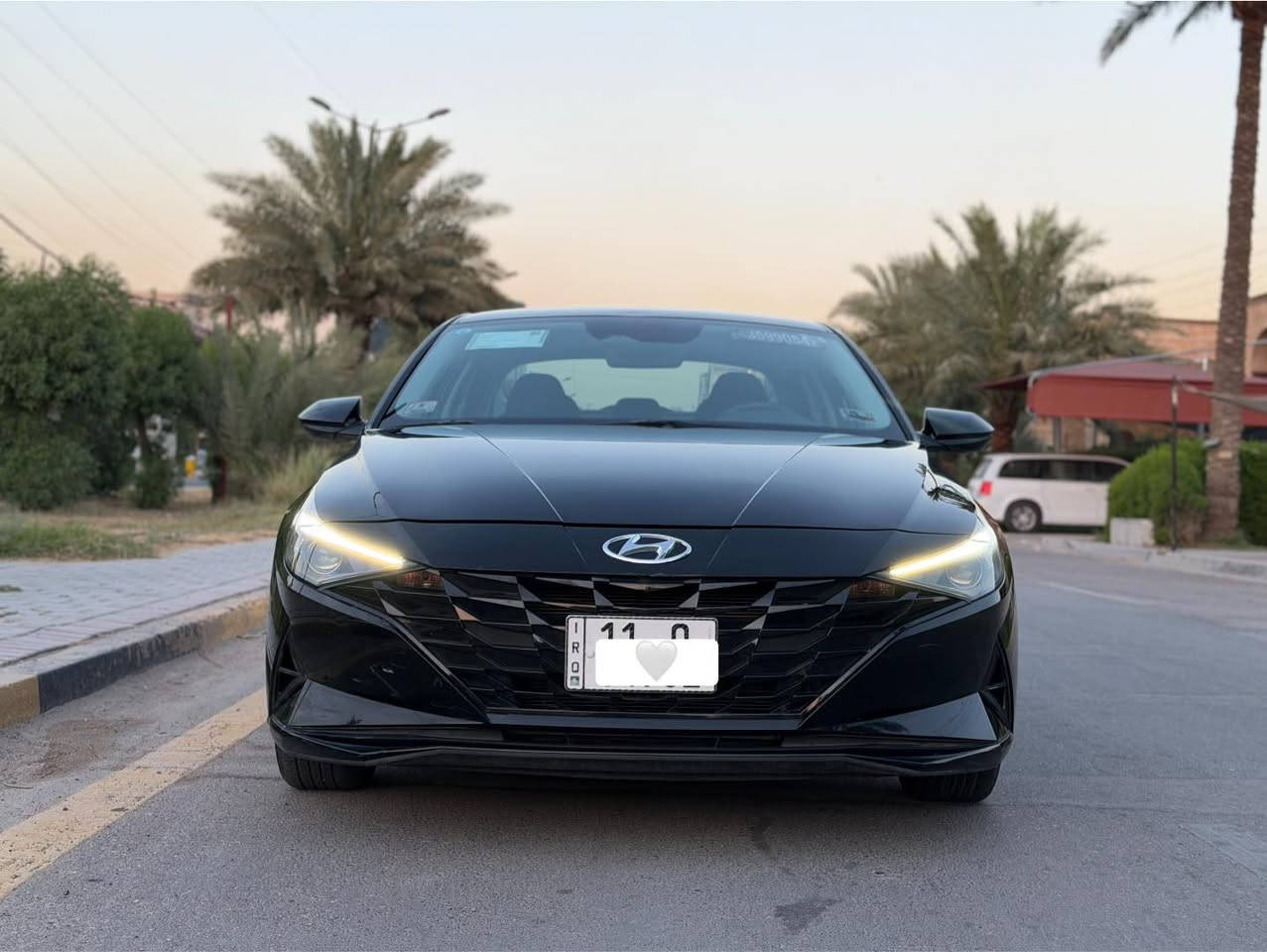 السلام عليكم
النترا ٢٠٢٣ 
وارد امريكي 
مواصفات
بصمة تشغيل 
بصمة ابواب
شاشة 
تحكمات ستيرن 
رادرات جانبية 
رادار امامي 
كامرة خلفية
تبريد ثلج
لايت لد 
محرك ٢٠٠٠ دوش
ماشية ١٦ حقيقي 
بجم كبس بدون ايرباك 
 بدون صبغ فقط بارد جاملغ خلفي السيارة بدون تبديل كلها ليبل واحد حلوة وجاهزة 
رقم بغداد الجديد بأسمي 
السعر ١٣٨ ورقة 
العنوان بغداد حي الجامعة 
الرقم ***********
