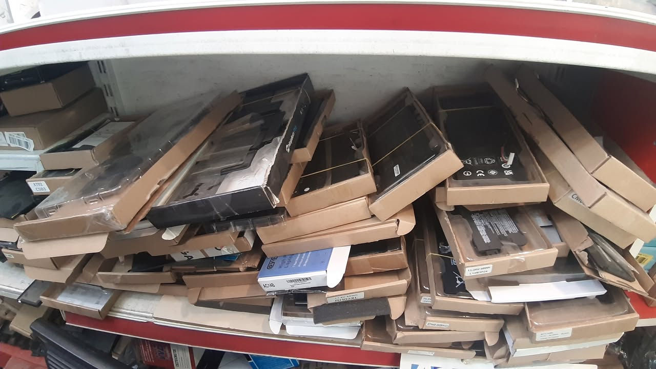 السلام عليكم 
متوفر  مواد الكترونية 
من:Lan cable   mini print  ring light  headphones Headset met pen 
lighting rgb  keycaps  Apc G ups  Desk josek Bluetooth g wireless
جملة و مفرد 
***********  :1واتساب رقم
***********  :2واتساب رقم
توصيل متوفر لجميع محافضات العراق
 للطلب راسلني خاص
