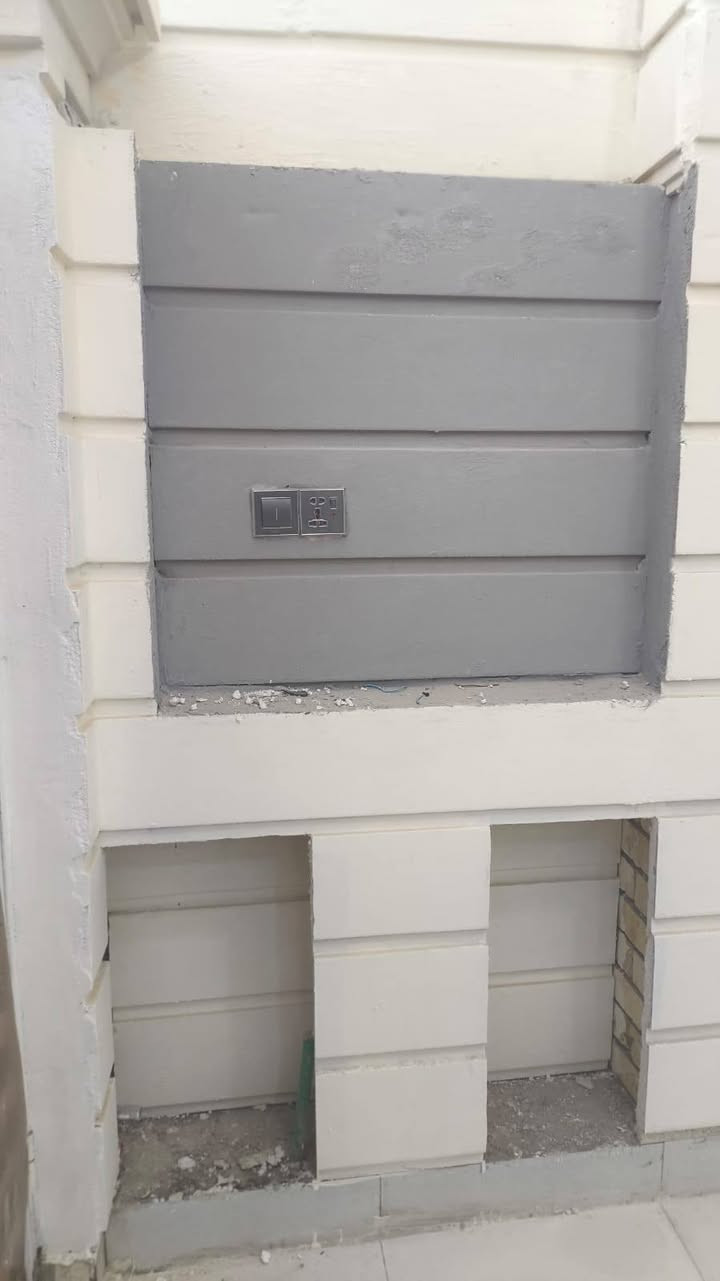 #يعلن مكتب اليرموك  للعقار
🔆🔅 الـــدار للــــــبـيــع 🔅🔆***********
⚜️ المســــاحة130متر بيت  

. طابو   زراعي وقرار محكمة 🪐
⚜️ العنــــوان ⚜️  النجف //  
 البيت مقابل ملحق قرية الغدير 
         🔆  الــتـــفـــــاصـيــــل  
الـبـنـاء  درجة اوله البيت مامسكون 
(( طـــابق الاول)) يحــتوي علا غرف، 2  وصاله + ومطبخ مفصول+ وستقبال  وصحيات داخل وخارج. 

🔱الــســعـــر  //45مليون. 🥰

             ملاحظة (((توجد كافت المساحات والقطع  )
⚜️        
((للاستفســار مراجعـة المكتب  #_للعقــار_والمقــاولات
العنــوان مكتب اليرموك  العقار مقابل قرية: الغدير اعمـود 282 #مكتب_اليرموك  العقار_

*********** او الاتصال على الارقام.🟡🟡📞📞📞♾
   🔆📞تطبيق وتساب موجود
او مرسله  😊 النجف, العراق
