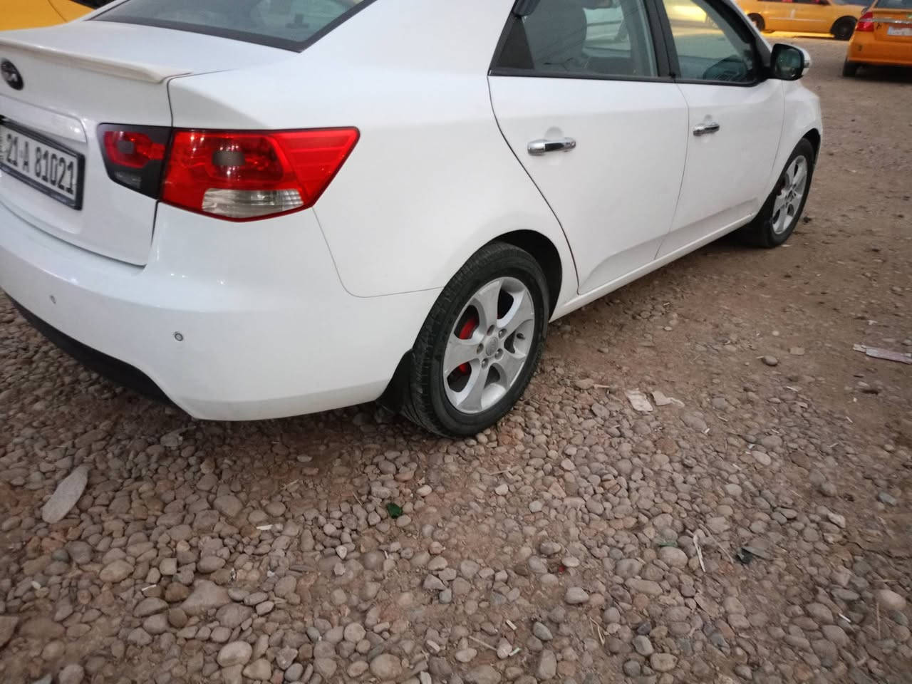 سلام عليكم سيراتو للبيع 2011 سيارة جاهزة من أي نقص أرقام وسنويا مجددات السعر 90 ورقة وبيها مجال العنوان واسط العزيزية الاتصال ع رقم الهاتف ***********
