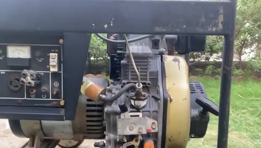 مولده كاز.  5kv نضيفه. حيل.  مال. تخزين.  ما مشتغله.  شرط تشتغل. نكره.   تانكي. تفصال.  تايرات. سكوتر.
المحرك. ما مفتوح بيه. برغي.   
الاستفسار.  ***********.
مولده كاز.  5kv نضيفه. حيل.  مال. تخزين.  ما مشتغله.  شرط تشتغل. نكره.   تانكي. تفصال.  تايرات. سكوتر.
