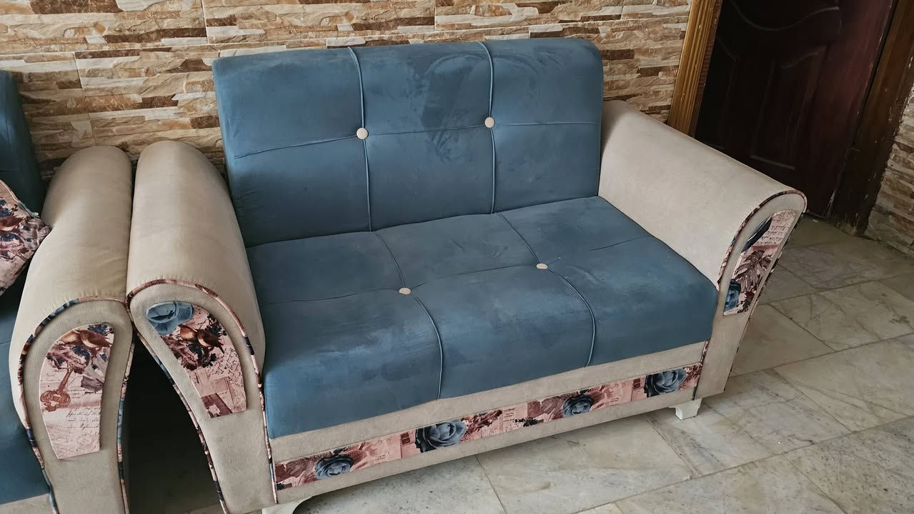 السلام عليكم
تخم للبيع عشر مقاعد نظيف كلش 

سعر 225 

المكان الديوانية ام الخيل 

للتواصل ***********
