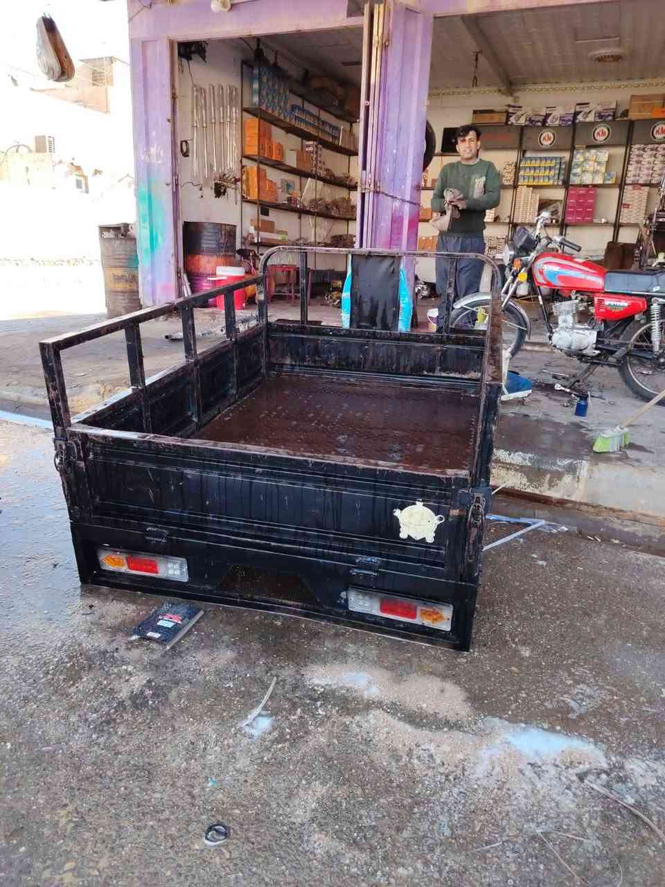 السلام عليكم بدي للبيع مكان سماوه رميثه نظيف كل قياس ما بيه سعره 300 قفله ***********
