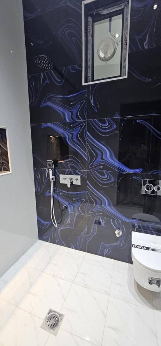 🏡 دار للبيع – موقع مميز جداً
📍 الرمادي – شارع 40 خلف عمارة القند / ضمن مجمع الخيّام السكني

المساحة الكلية: 230 م².

جنس العقار: طابو زراعي سند 25 فسفوري – تحويل مباشر.

نوع البناء: طابوق.

شارع 8 متر تبليط.

جميع الخدمات متوفرة: ماء – كهرباء – تبليط.

🔹 تفاصيل الدار:

3 غرف نوم

صالة واسعة

استقبال

مطبخ

كراج

مجموعة صحيات داخلية وخارجية

✨ مميزات إضافية:

نظام سبالت

نظام كاميرات مراقبة

نظام إنترنت

بوستر ماء

نظام غاز خارجيللاستفسار أكثر زيارة مكتبنا مكتب العبد 
شارع 40 مجاور مرطبات ادريم 
أو الاتصال...***********

💰 السعر: 160 مليون دينار – قابل للتفاوض.

للاستفسار أكثر زيارة مكتبنا مكتب العبد 
شارع 40 مجاور مرطبات ادريم 
أو الاتصال...***********
