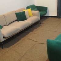 تخم نضيف 10مقاعد واسعه السعر 550 مكان حي الجهاد للاتصال 07702599938