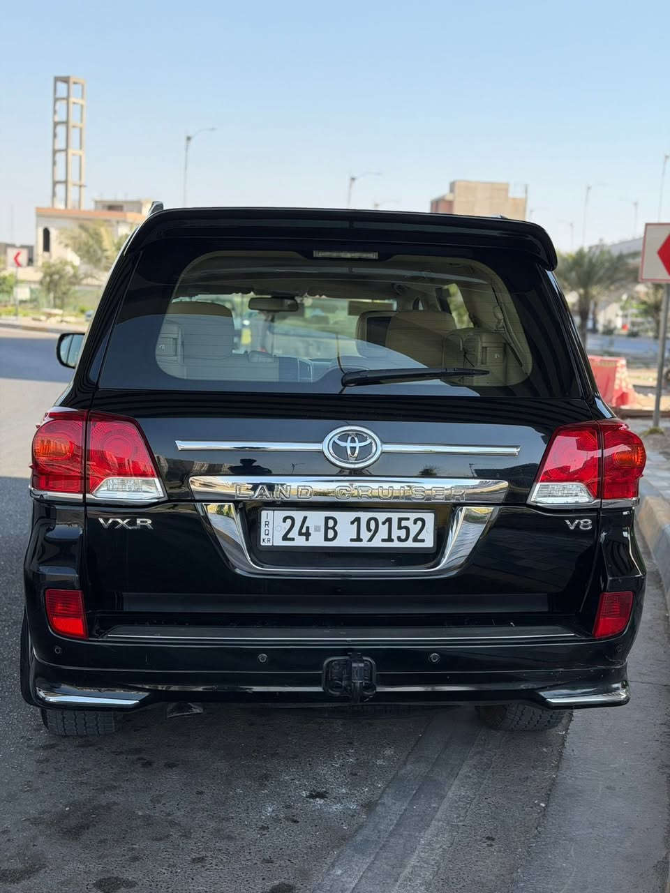 الســلام علـــيكم
لاندكروز   ( 2015 ) VXR V8
فول الفول للاخير 
4 كامرات محيطيه 
اربع بصمات في الابواب
دبلات جوبلس
كشنات كهرباء وتبريد وتدفئه
خزن ميموري ذاكره
ستيرن كهرباء
سستم صوت مرعب JBL
دشبول ليزري 
شاشات خلفيه 
صندوق كهرباء
تشغيل عن بعد
فتحه
كلش هواي مواصفات بيها اعلى فئه بلاندكروز

(مـلاحظه بسيطه السياره بيها جاملغ امامي مبدل فقط)

السياره حلوه وجديدة
ومتصرف عليها ربع دينار

(رقم دهوك) شرط التحويل

الســــعر345

اي استفسار ☎️ ***********

مــكاني بغداد الكرخ📍
